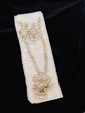 Gold and Pearl Floral Pendant Necklace - Elegant Women’s Jewelry